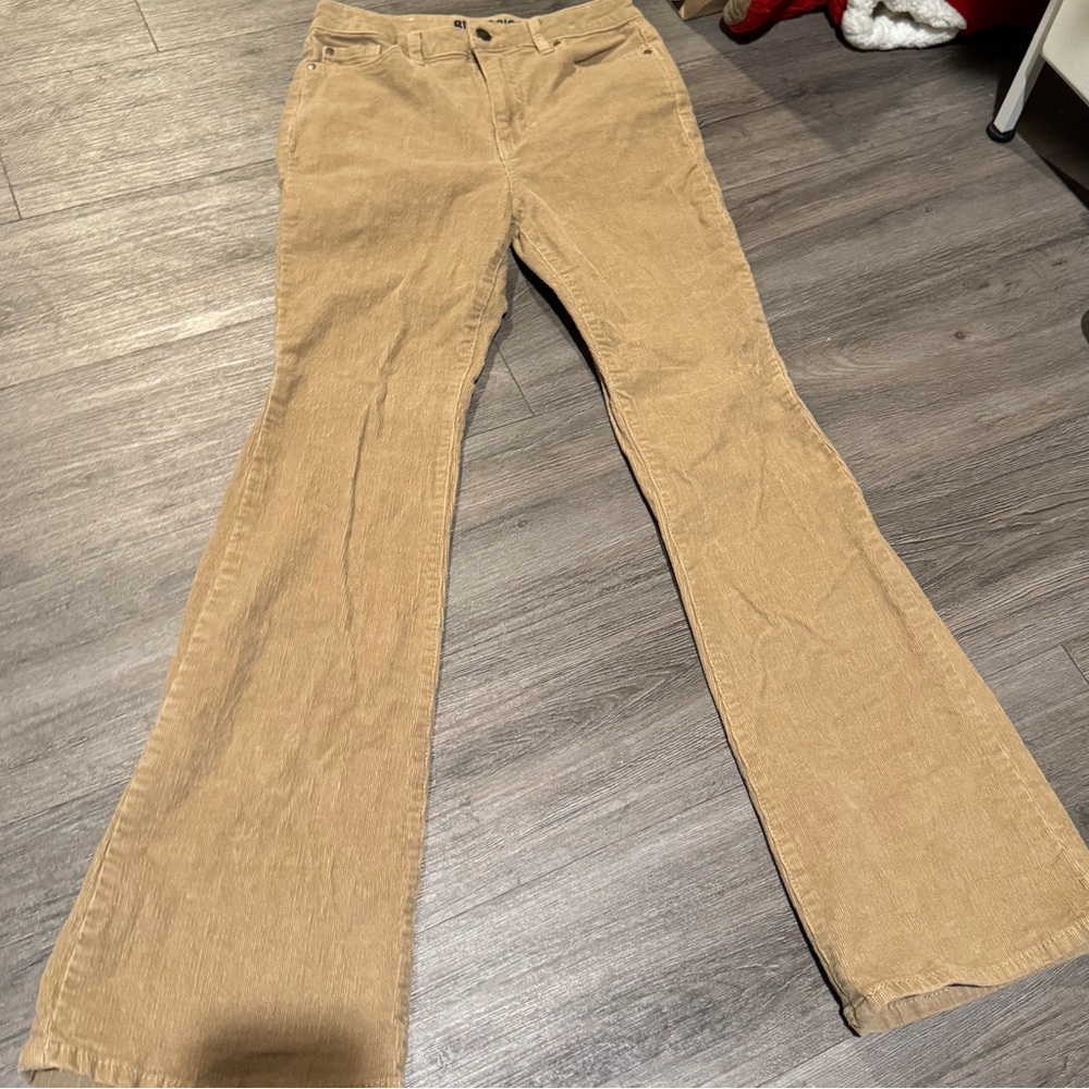 High waist corduroy pants.